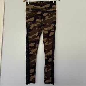 Infinitely Strong high rise camo power leggings NWT M